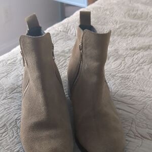 Women's Tan Cougar Ankle Boots